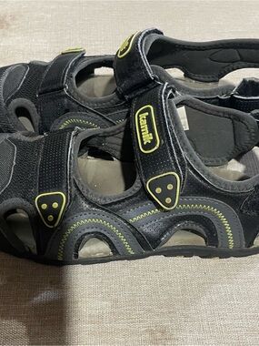 Kamik Kids Black and Yellow Hook-and-Loop Active Sandals